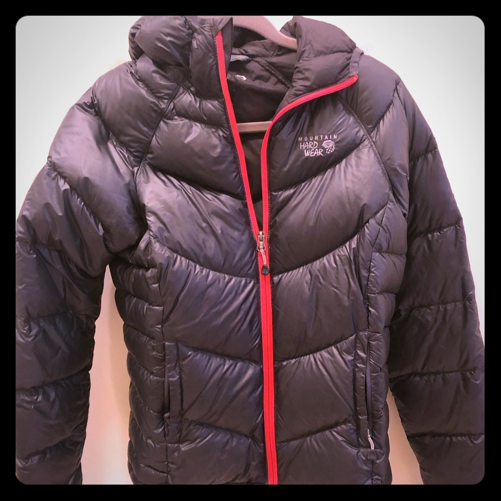 Mountain hardware puffer jacket size medium.